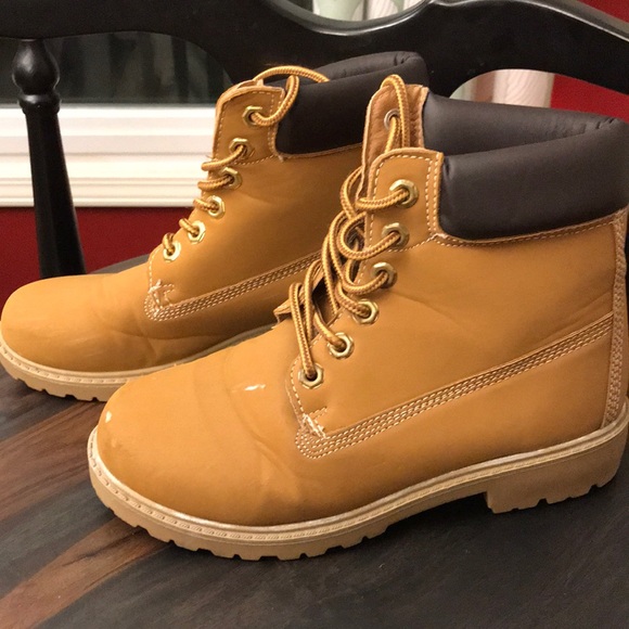 Boots - Picture 3 of 5